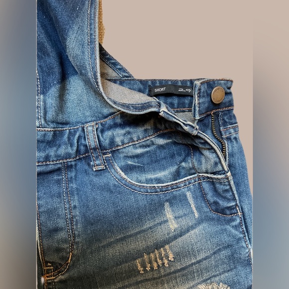 William Rast denim overall jean shorts. - Picture 2 of 5